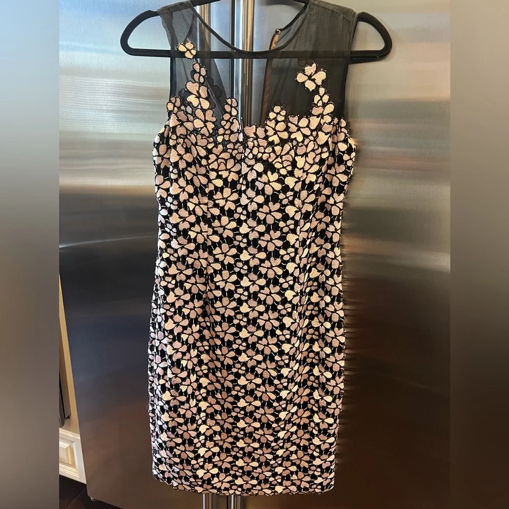 Women’s NEW NEVER WORN DRESS - Picture 3 of 9